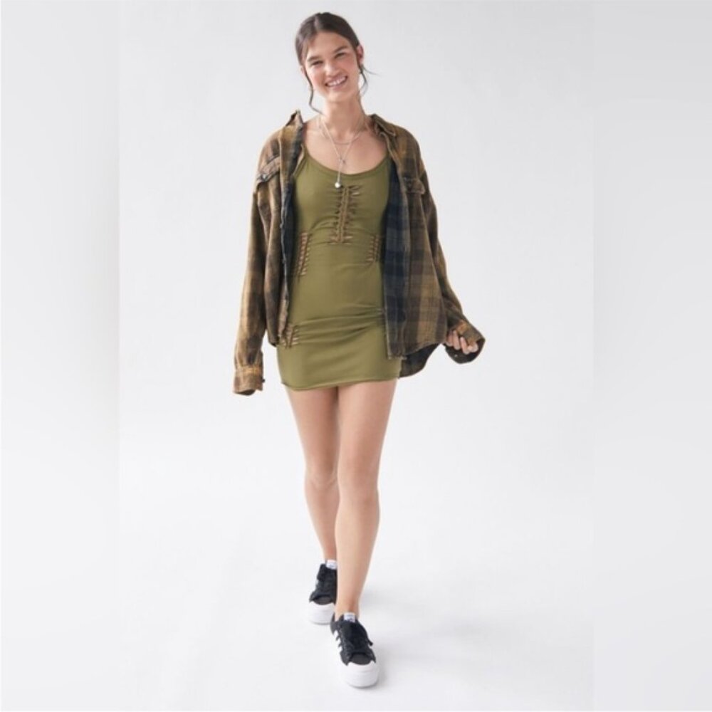 Urban Outfitters UO Slit Cut Out Macrame Mini Dress Olive Army Green New Medium - Picture 15 of 16